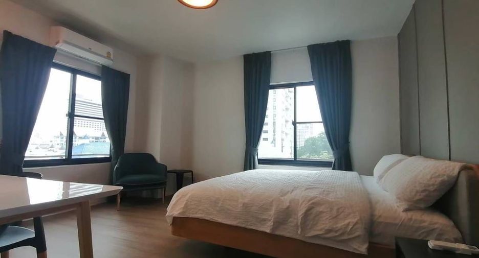 For rent 3 bedrooms condo in Watthana, Bangkok