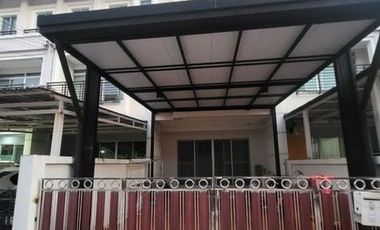 For rent 3 bedrooms townhouse in Saphan Sung, Bangkok