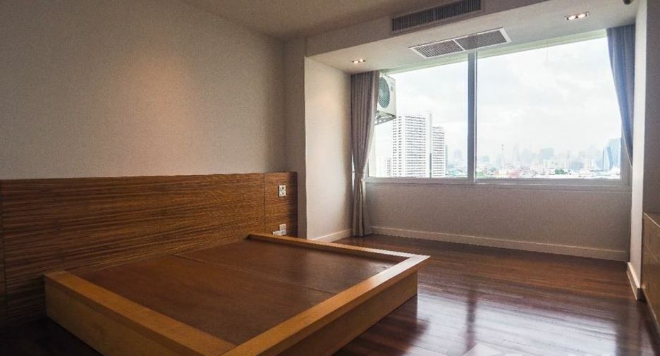 For rent 3 bedrooms condo in Bang Rak, Bangkok