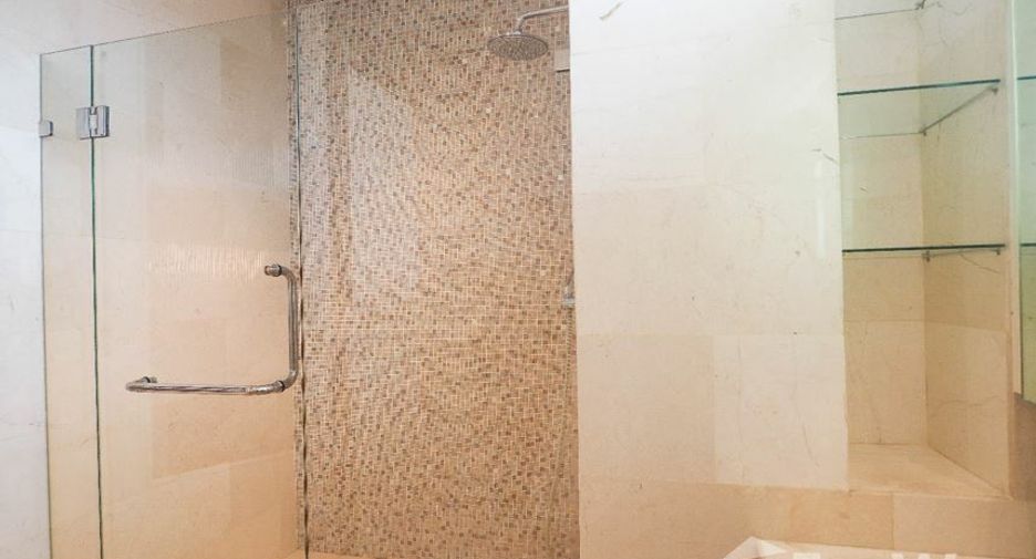 For rent 3 bedrooms condo in Bang Rak, Bangkok