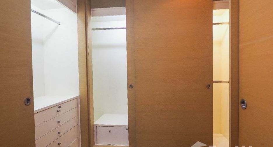 For rent 3 bedrooms condo in Bang Rak, Bangkok
