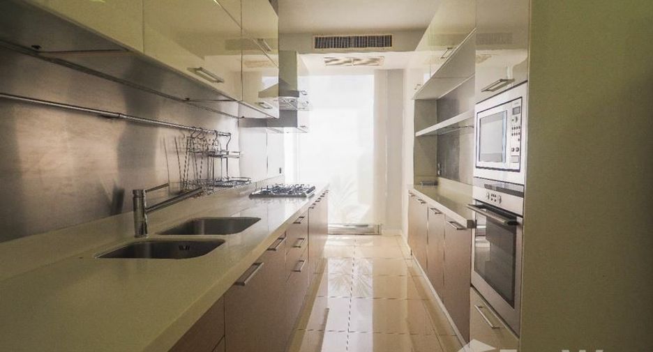 For rent 3 bedrooms condo in Bang Rak, Bangkok