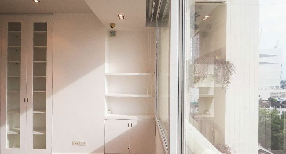 For rent 3 bedrooms condo in Bang Rak, Bangkok