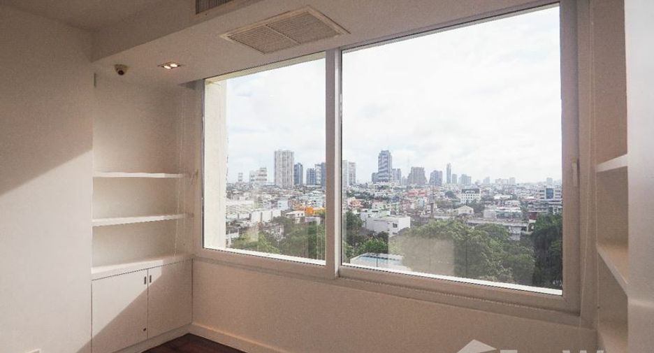 For rent 3 bedrooms condo in Bang Rak, Bangkok