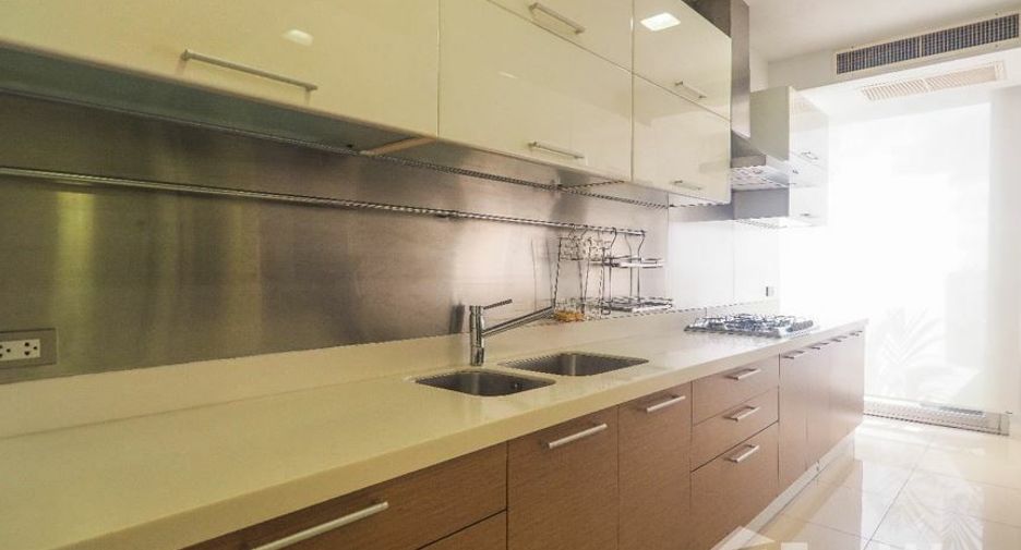For rent 3 bedrooms condo in Bang Rak, Bangkok