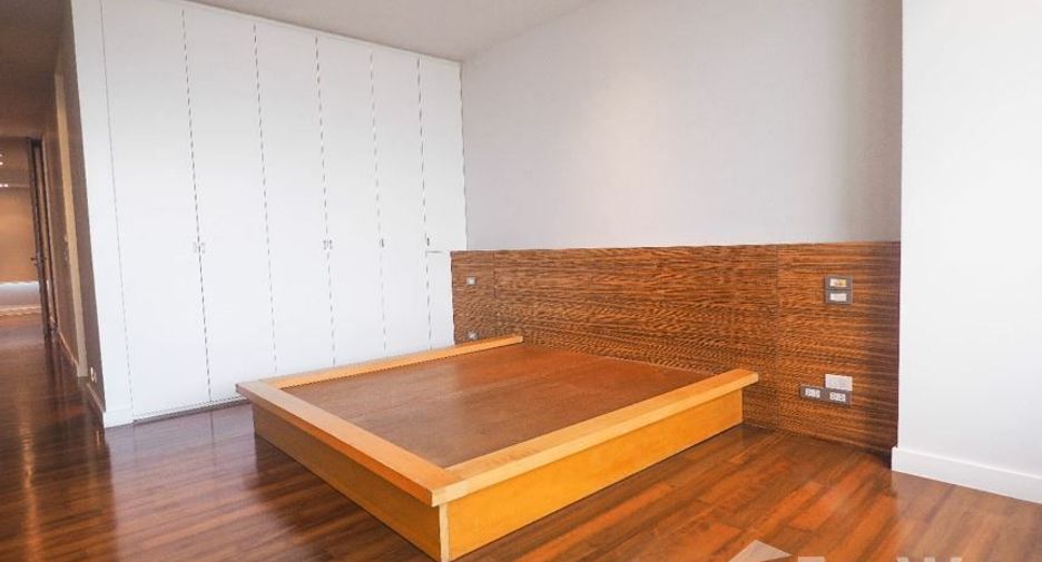 For rent 3 bedrooms condo in Bang Rak, Bangkok