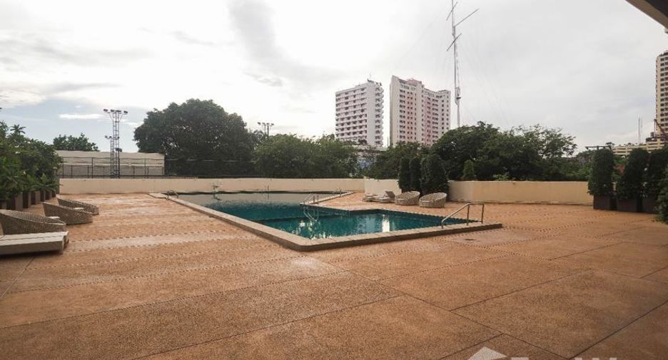 For rent 3 bedrooms condo in Bang Rak, Bangkok