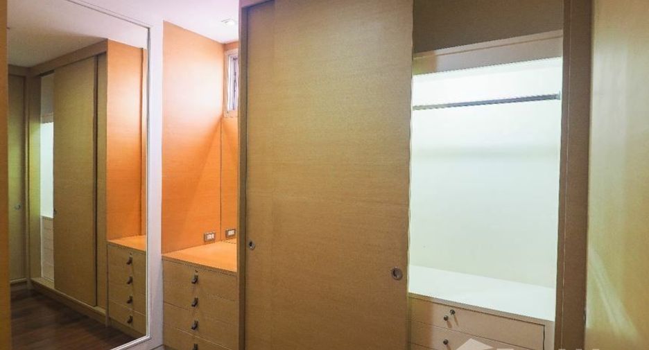 For rent 3 bedrooms condo in Bang Rak, Bangkok