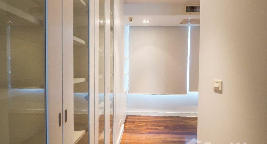 For rent 3 bedrooms condo in Bang Rak, Bangkok