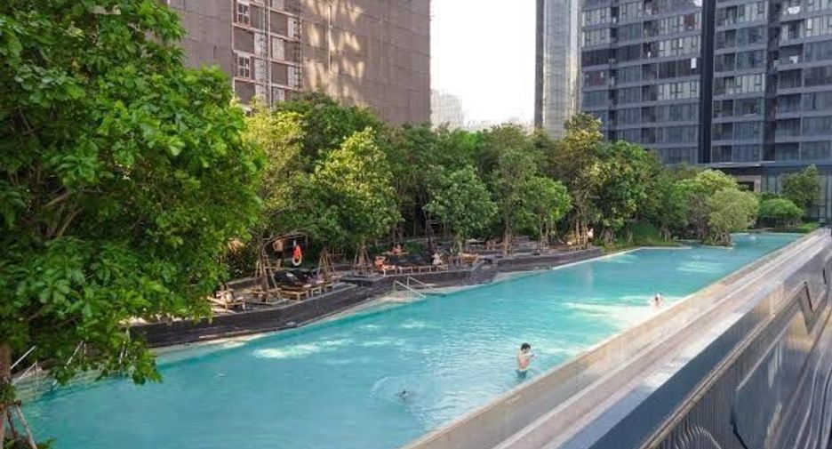 À louer studio condo à Huai Khwang, Bangkok