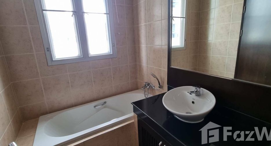 For rent 3 bedrooms condo in Watthana, Bangkok