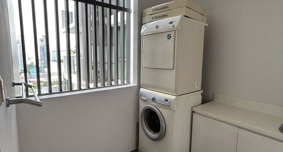ให้เช่า 2 ห้องนอน คอนโด ใน คลองเตย, กรุงเทพฯ