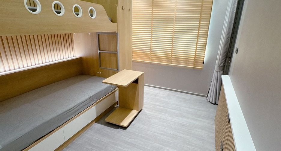 For rent 3 bedrooms townhouse in Lat Phrao, Bangkok