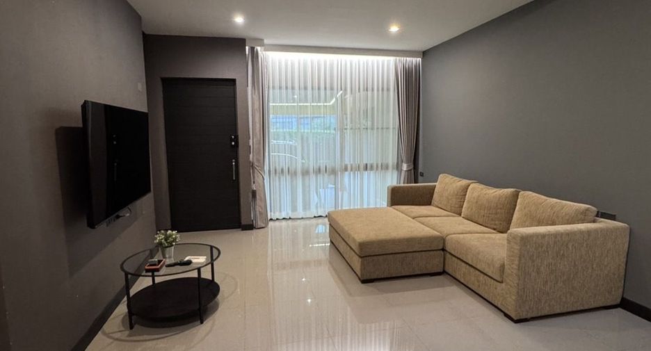 For rent 3 bedrooms townhouse in Lat Phrao, Bangkok