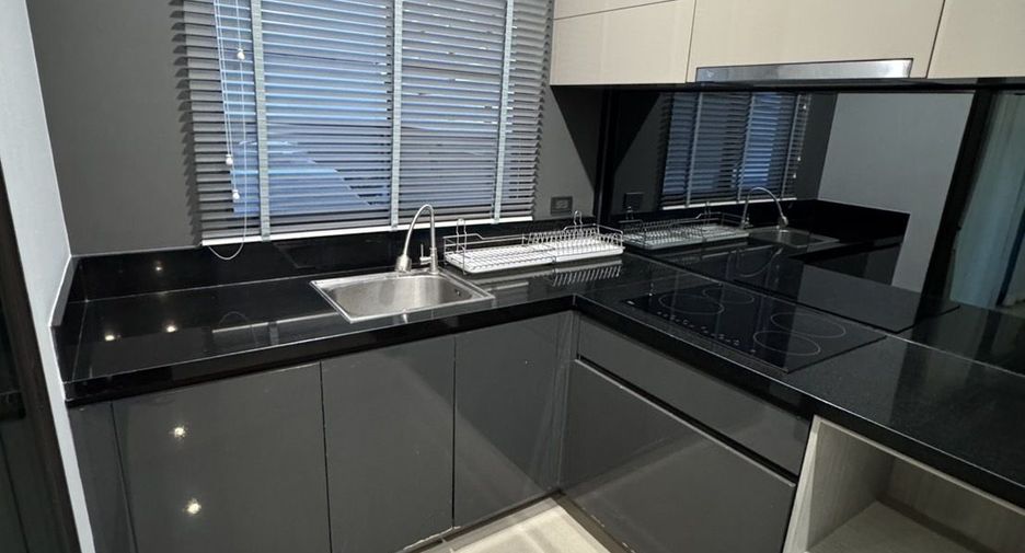 For rent 3 bedrooms townhouse in Lat Phrao, Bangkok