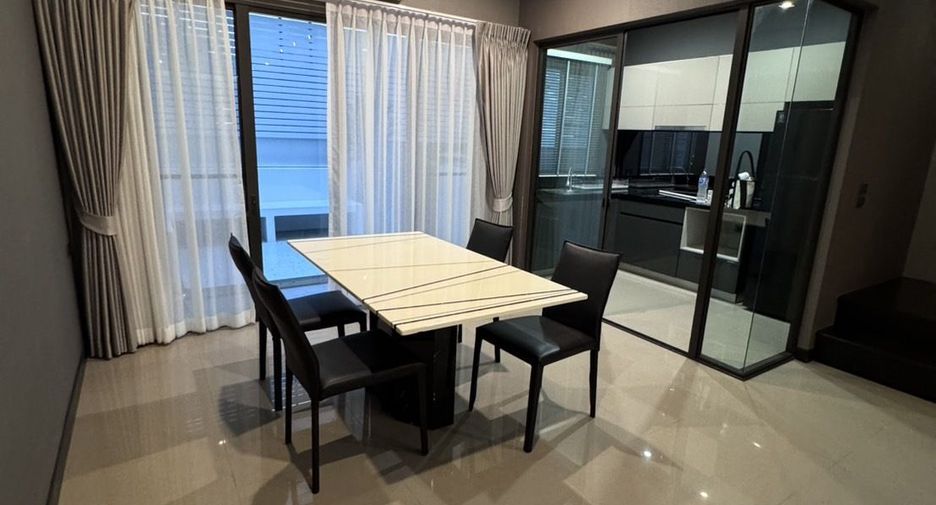For rent 3 bedrooms townhouse in Lat Phrao, Bangkok