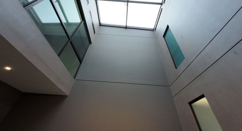 For rent 3 bedrooms townhouse in Lat Phrao, Bangkok