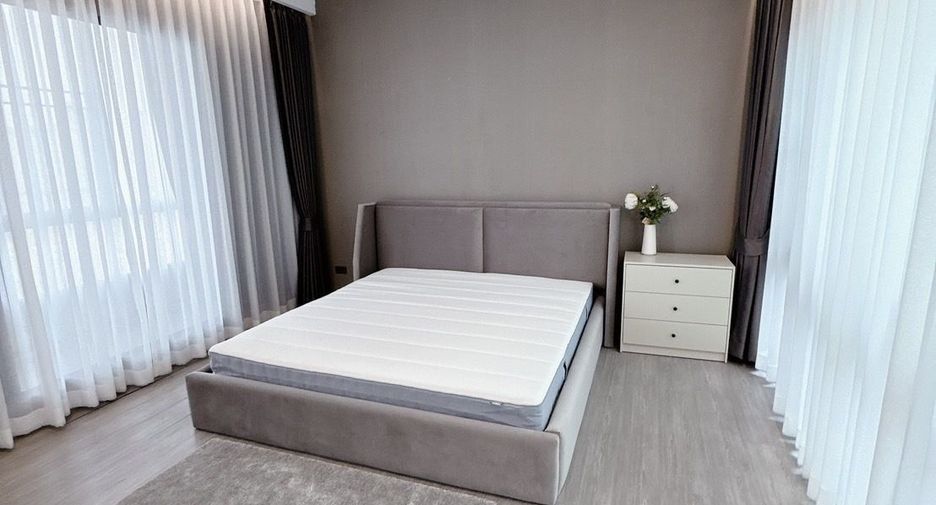 For rent 3 bedrooms townhouse in Lat Phrao, Bangkok