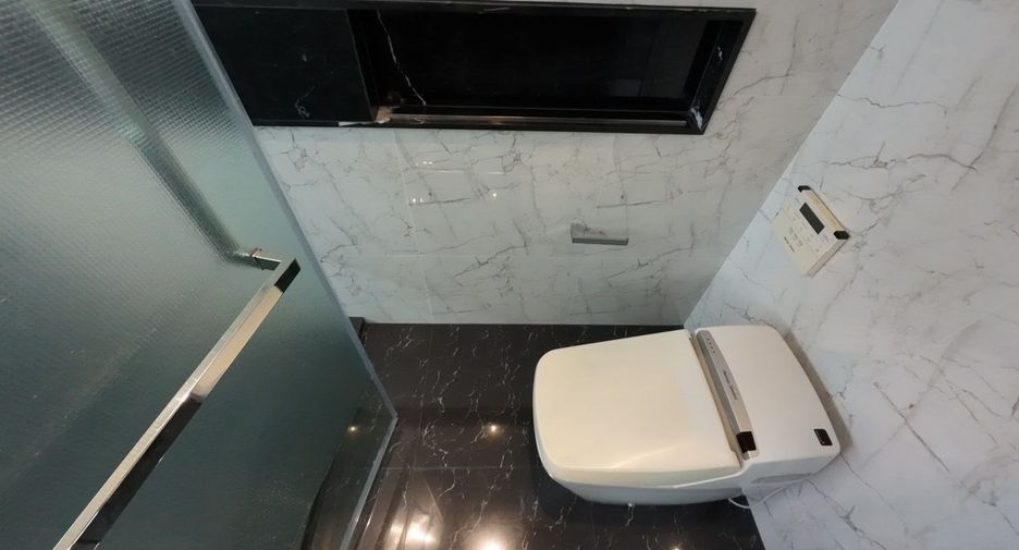 For rent 3 bedrooms townhouse in Lat Phrao, Bangkok