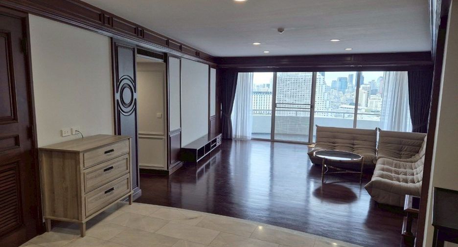 For rent 2 bedrooms condo in Sathon, Bangkok