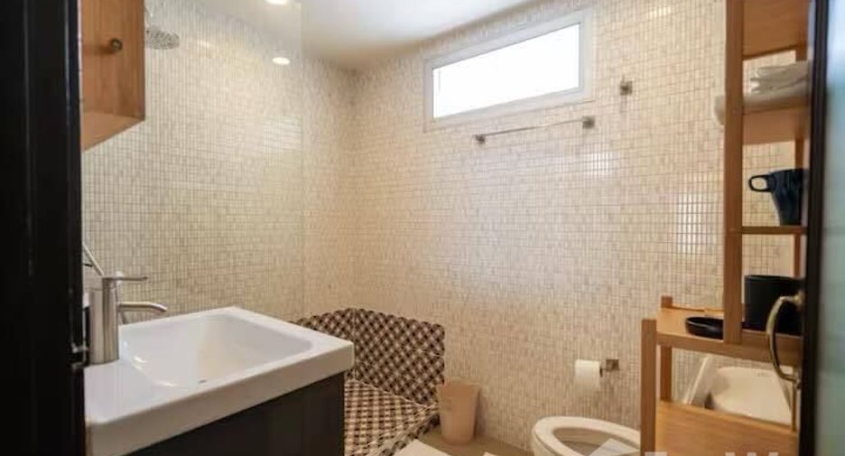 For rent 2 bedrooms retail Space in Yan Nawa, Bangkok