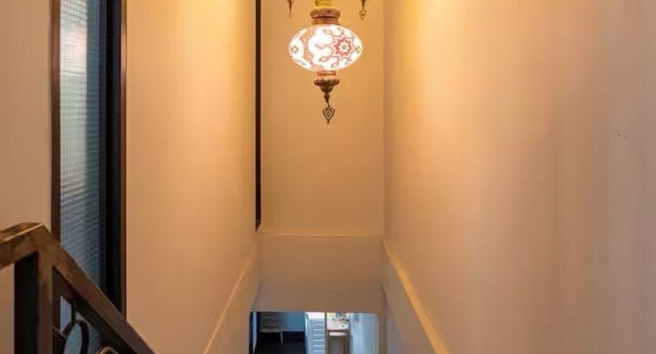 For rent 2 bedrooms retail Space in Yan Nawa, Bangkok