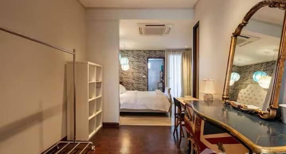 For rent 2 bedrooms retail Space in Yan Nawa, Bangkok