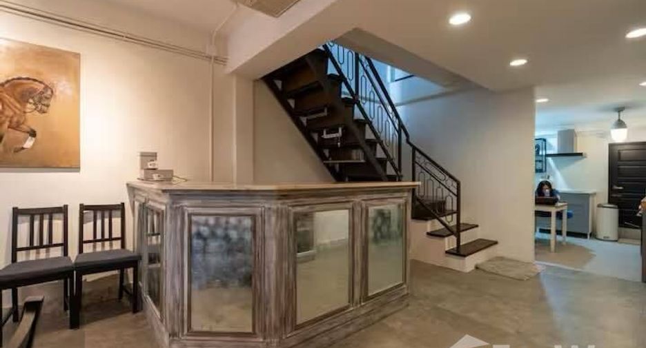 For rent 2 bedrooms retail Space in Yan Nawa, Bangkok
