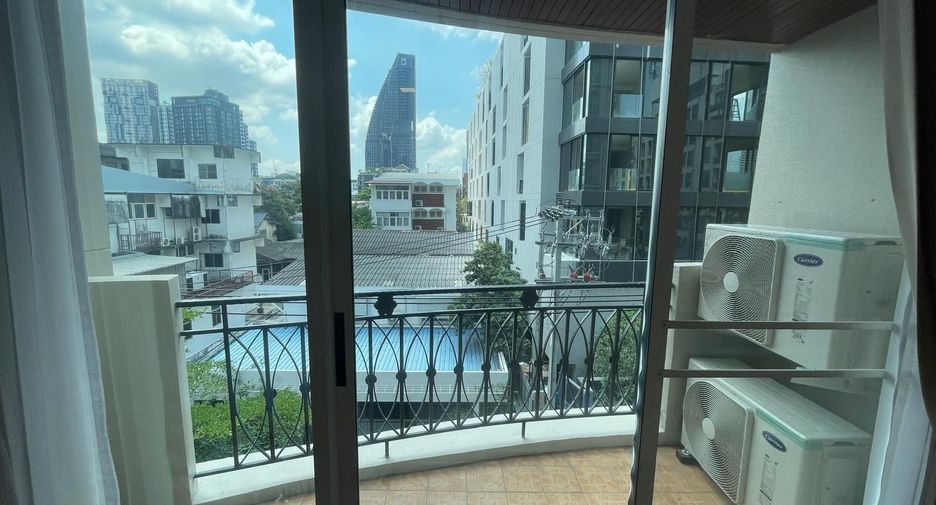 Condo en alquiler de 3 habitaciones en Khlong Toei, Bangkok
