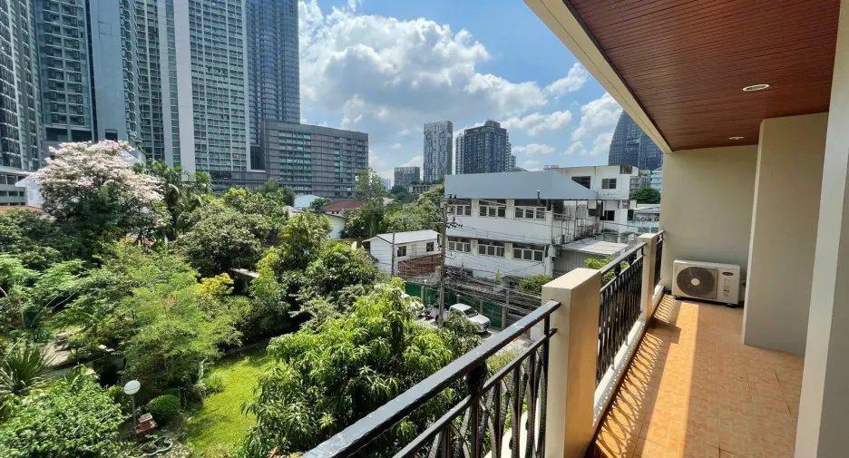Condo en alquiler de 3 habitaciones en Khlong Toei, Bangkok