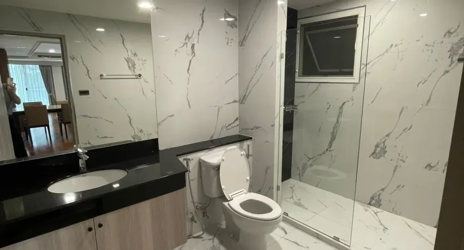 Condo en alquiler de 3 habitaciones en Khlong Toei, Bangkok