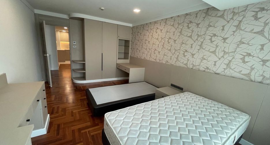 Condo en alquiler de 3 habitaciones en Khlong Toei, Bangkok