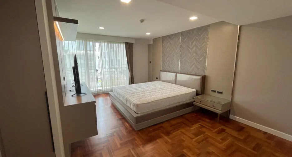 Condo en alquiler de 3 habitaciones en Khlong Toei, Bangkok