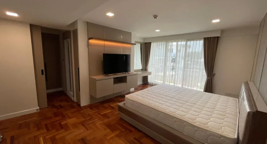 Condo en alquiler de 3 habitaciones en Khlong Toei, Bangkok