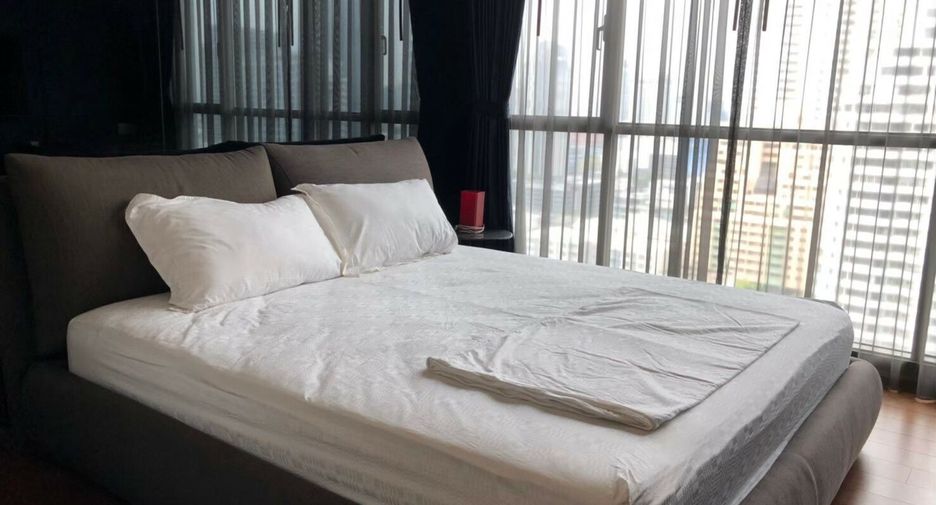 For rent 2 bedrooms condo in Watthana, Bangkok
