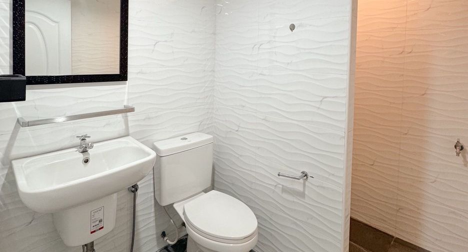 Condo en alquiler de 2 habitaciones en Khlong San, Bangkok