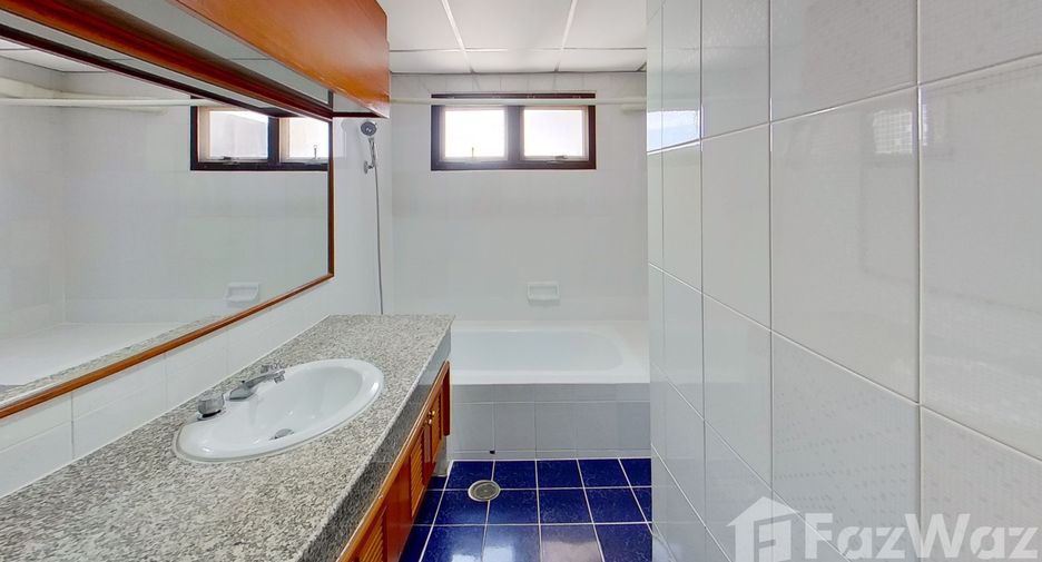 For rent 2 bedrooms condo in Watthana, Bangkok