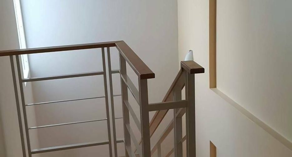 For rent 3 bedrooms townhouse in Wang Thonglang, Bangkok