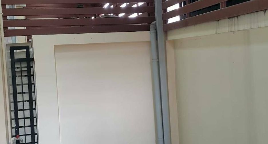 For rent 3 bedrooms townhouse in Wang Thonglang, Bangkok