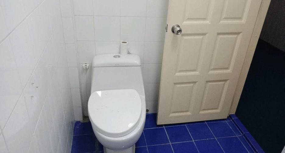 出租 2 卧室 联排别墅 在 Khlong Toei, 曼谷