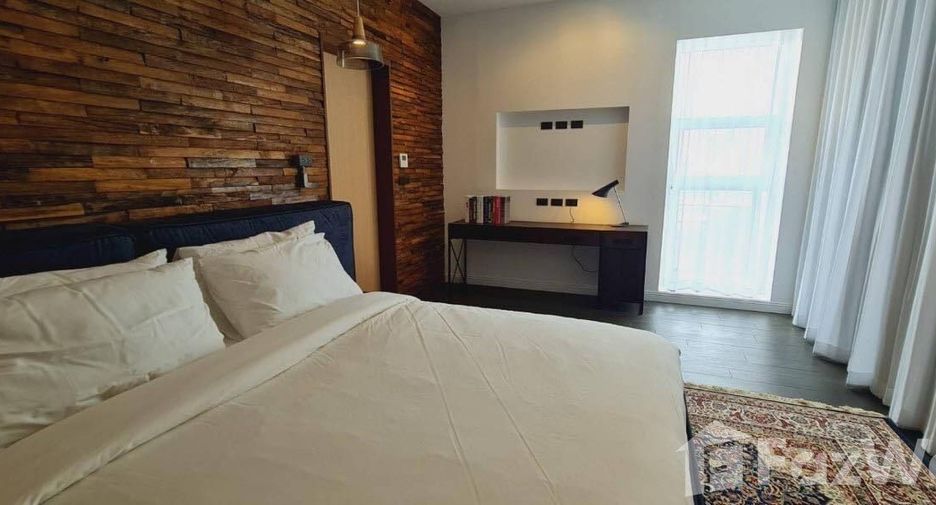 For rent 3 bedrooms condo in Watthana, Bangkok