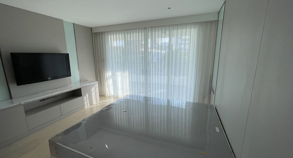 For rent 2 bedrooms apartment in Watthana, Bangkok