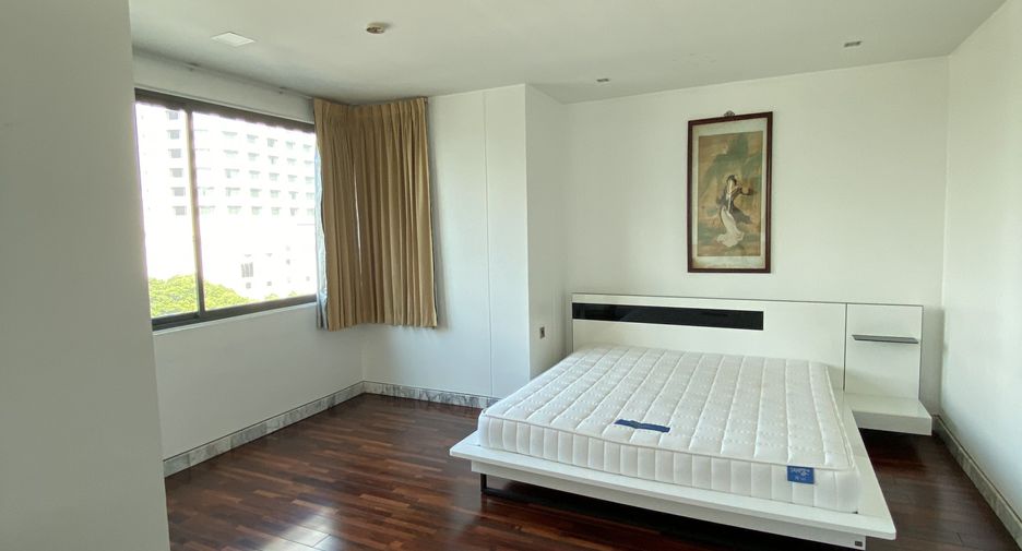 For rent 5 bedrooms condo in Watthana, Bangkok