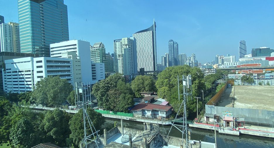 For rent 5 bedrooms condo in Watthana, Bangkok