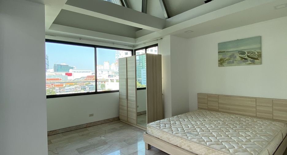 For rent 5 bedrooms condo in Watthana, Bangkok