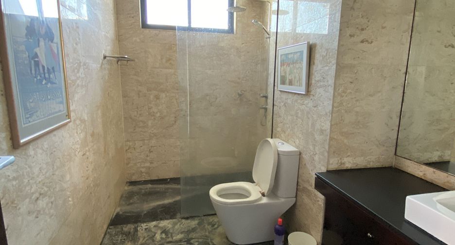 For rent 5 bedrooms condo in Watthana, Bangkok
