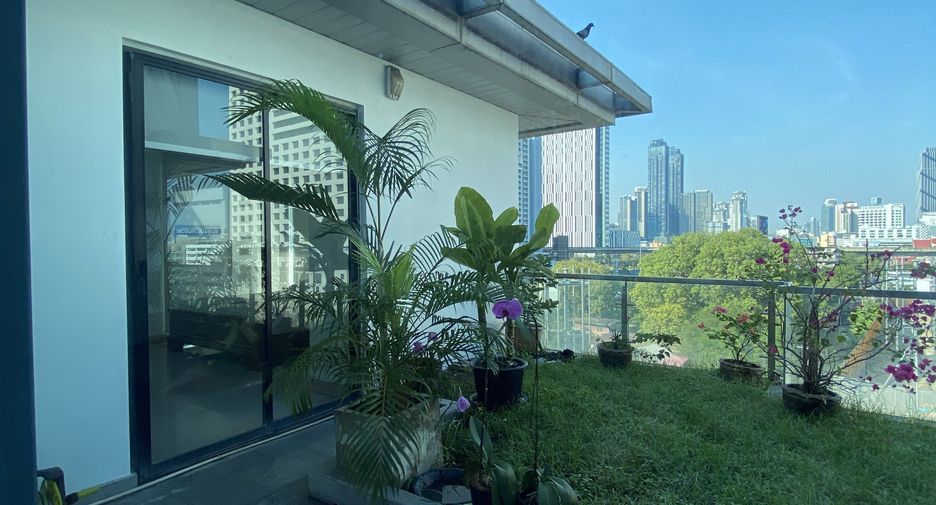 For rent 5 bedrooms condo in Watthana, Bangkok
