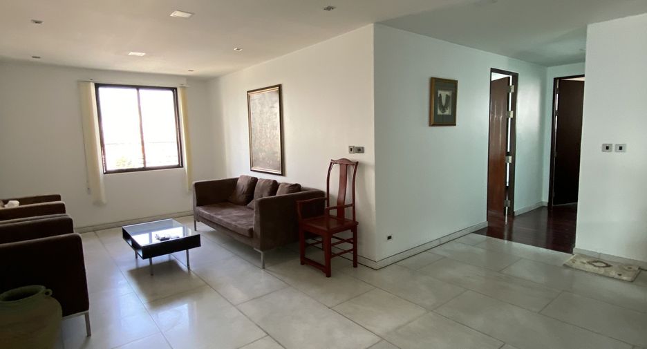 For rent 5 bedrooms condo in Watthana, Bangkok
