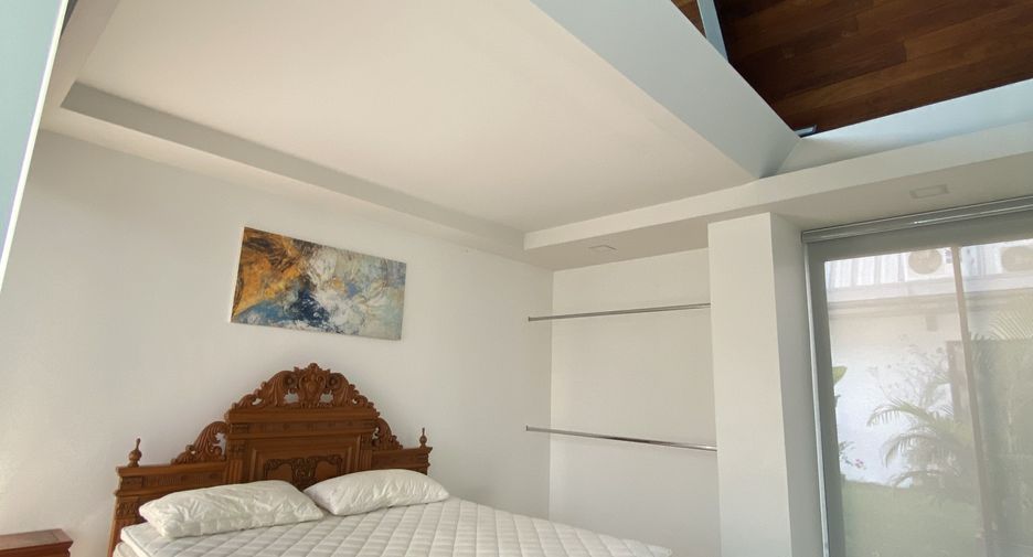 For rent 5 bedrooms condo in Watthana, Bangkok