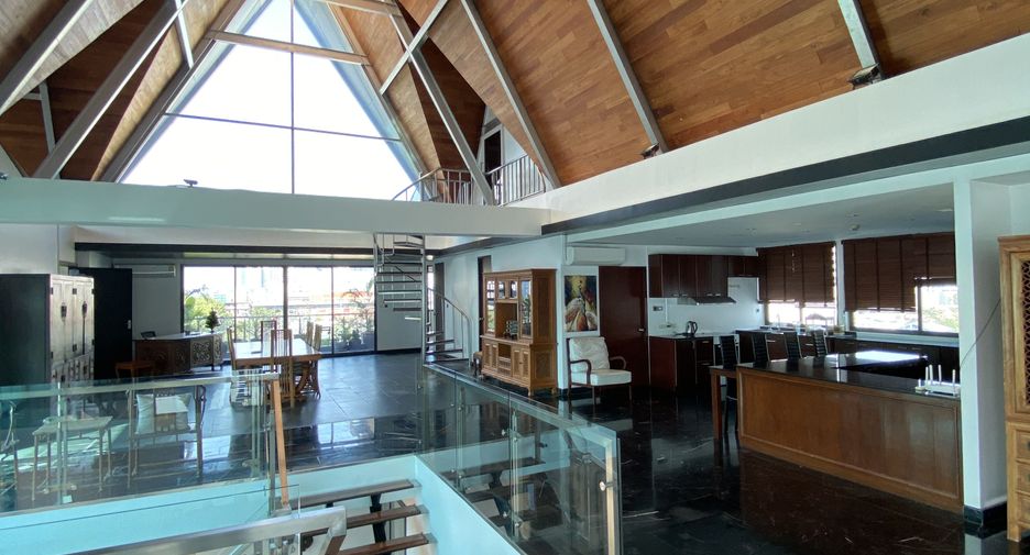 For rent 5 bedrooms condo in Watthana, Bangkok